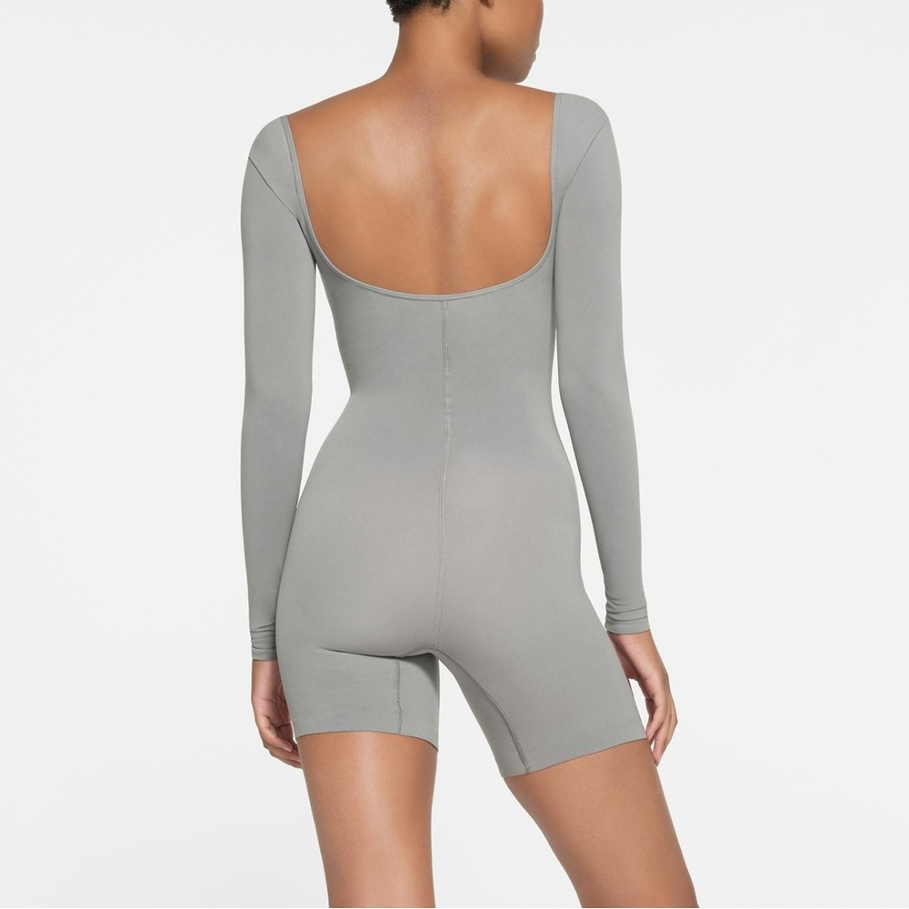 🩶NEW SKIMS SEAMLESS SCULPT LONG SLEEVE LOW BACK MID THIGH BODYSUIT IN PACIFIC L - Picture 3 of 6